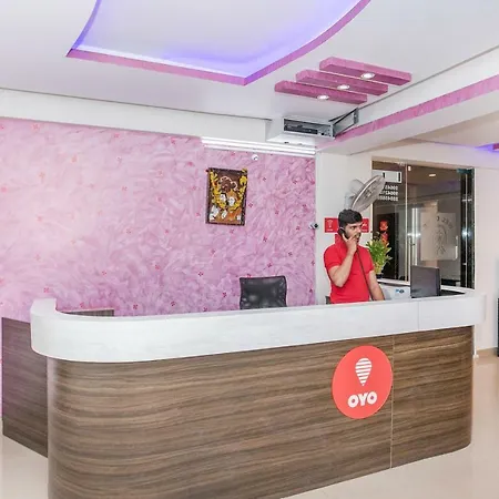 Oyo 13745 Cmn Lodge *