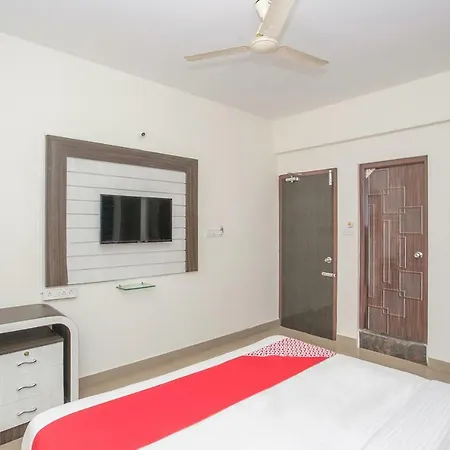 Oyo 13745 Cmn Lodge *